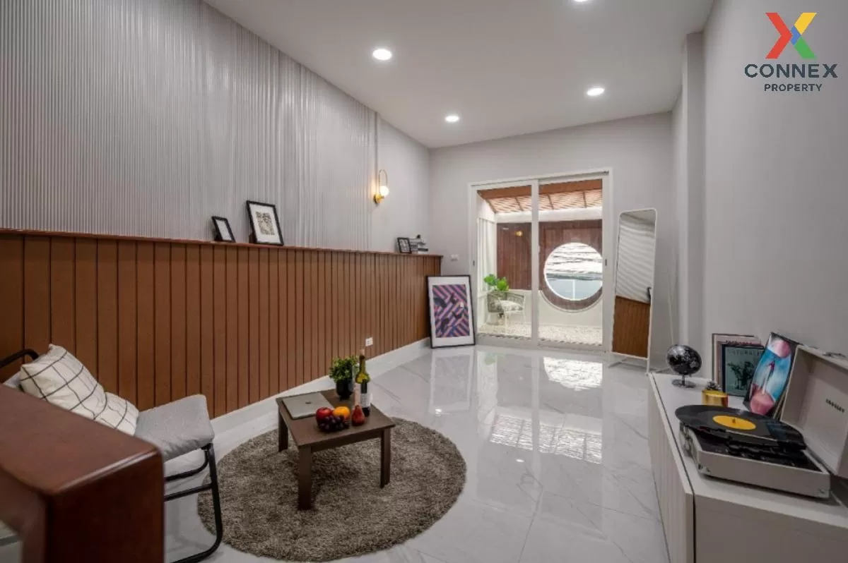 ขายทาวน์โฮมรีโนเวทใหม 2 ชั้น ใกล้ MRT ( ซอย รัชดา 18 ) สามเสนนอก  4