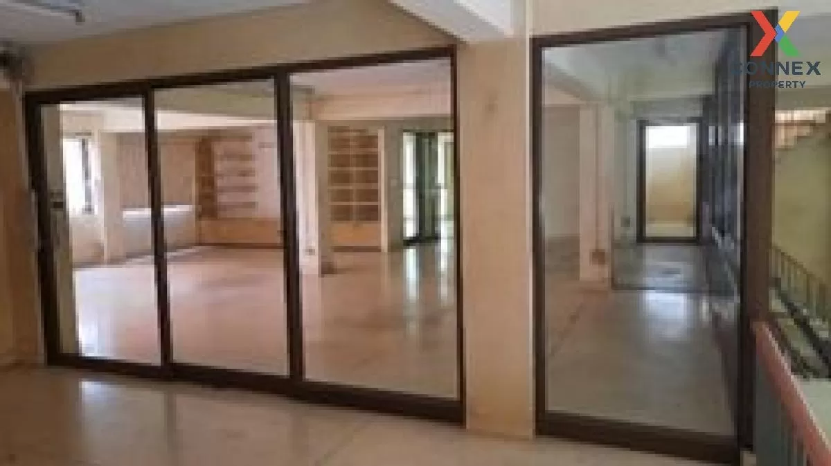 For Sale Commercial Building 4 Consecutive Corner units, Tassanee 4