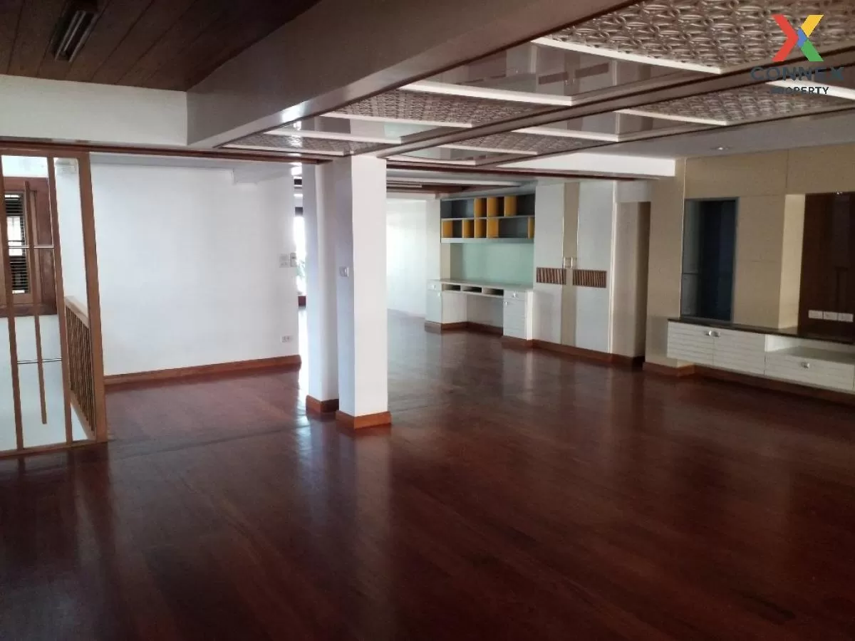 For Sale Commercial Building 3.5 storey, 8 Meter frontage, Ekacha