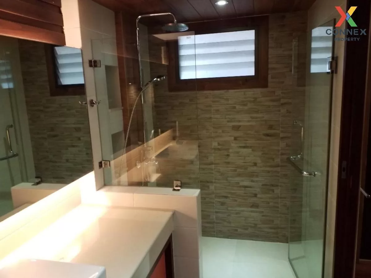 For Sale Commercial Building 3.5 storey, 8 Meter frontage, Ekacha