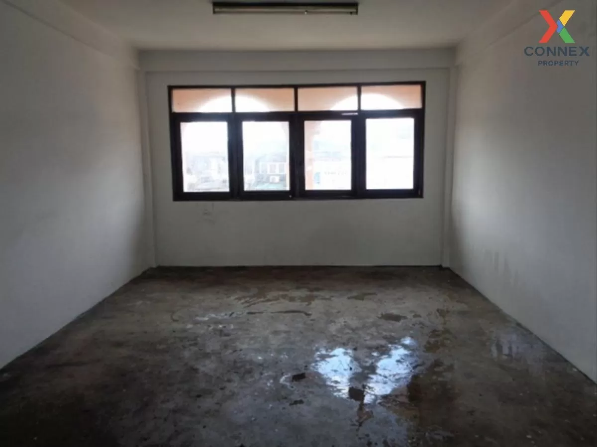 FOR SALE Commercial Building Serithai main road, 2 attached units 2