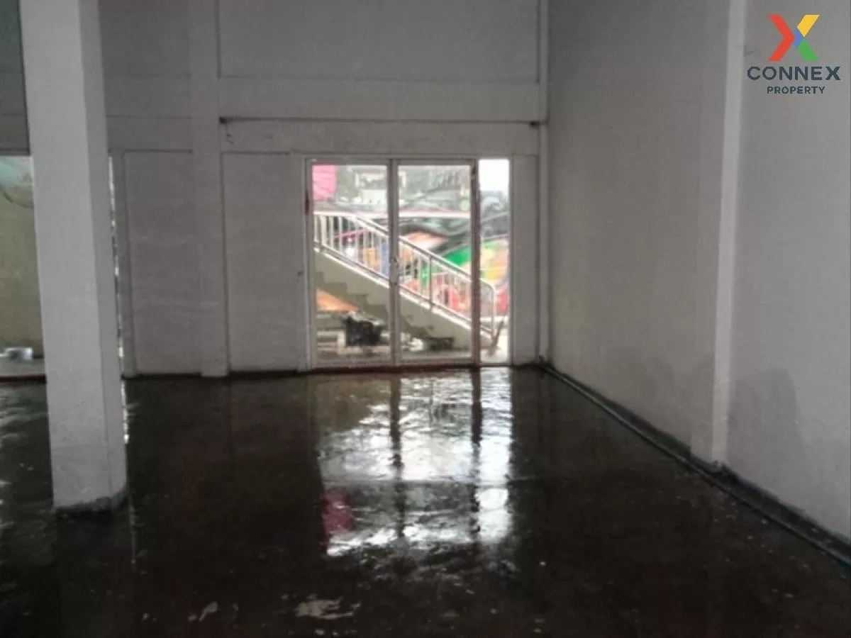 FOR SALE Commercial Building Serithai main road, 2 attached units 3
