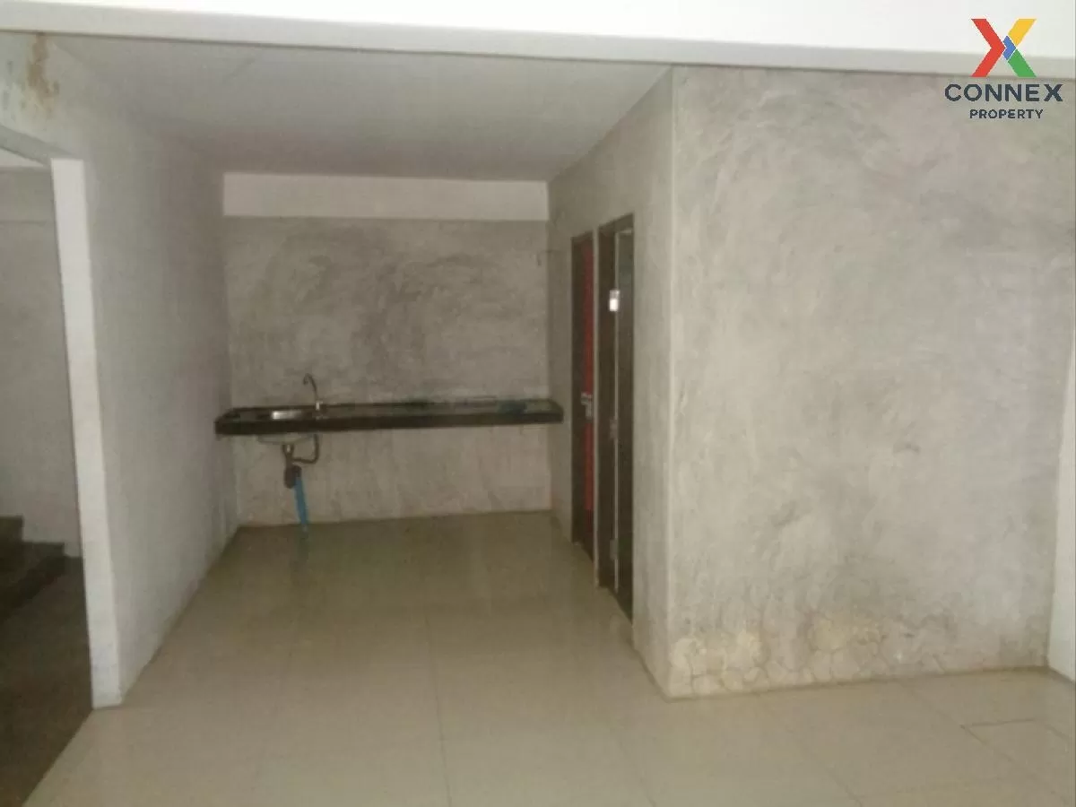 FOR SALE Commercial Building Serithai main road, 2 attached units 4