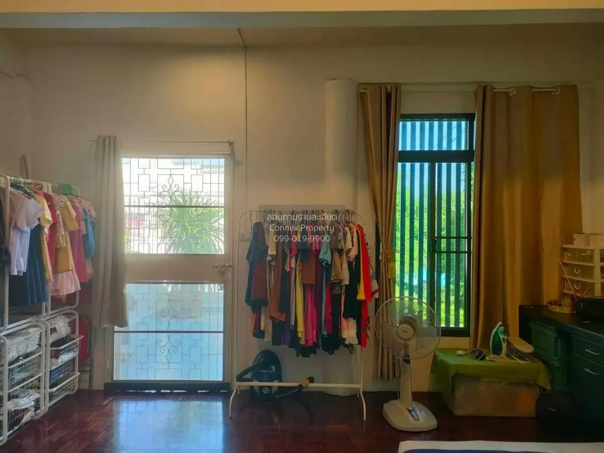 For Sale Townhouse/Townhome  , Santhat Thanee  , corner unit , Th