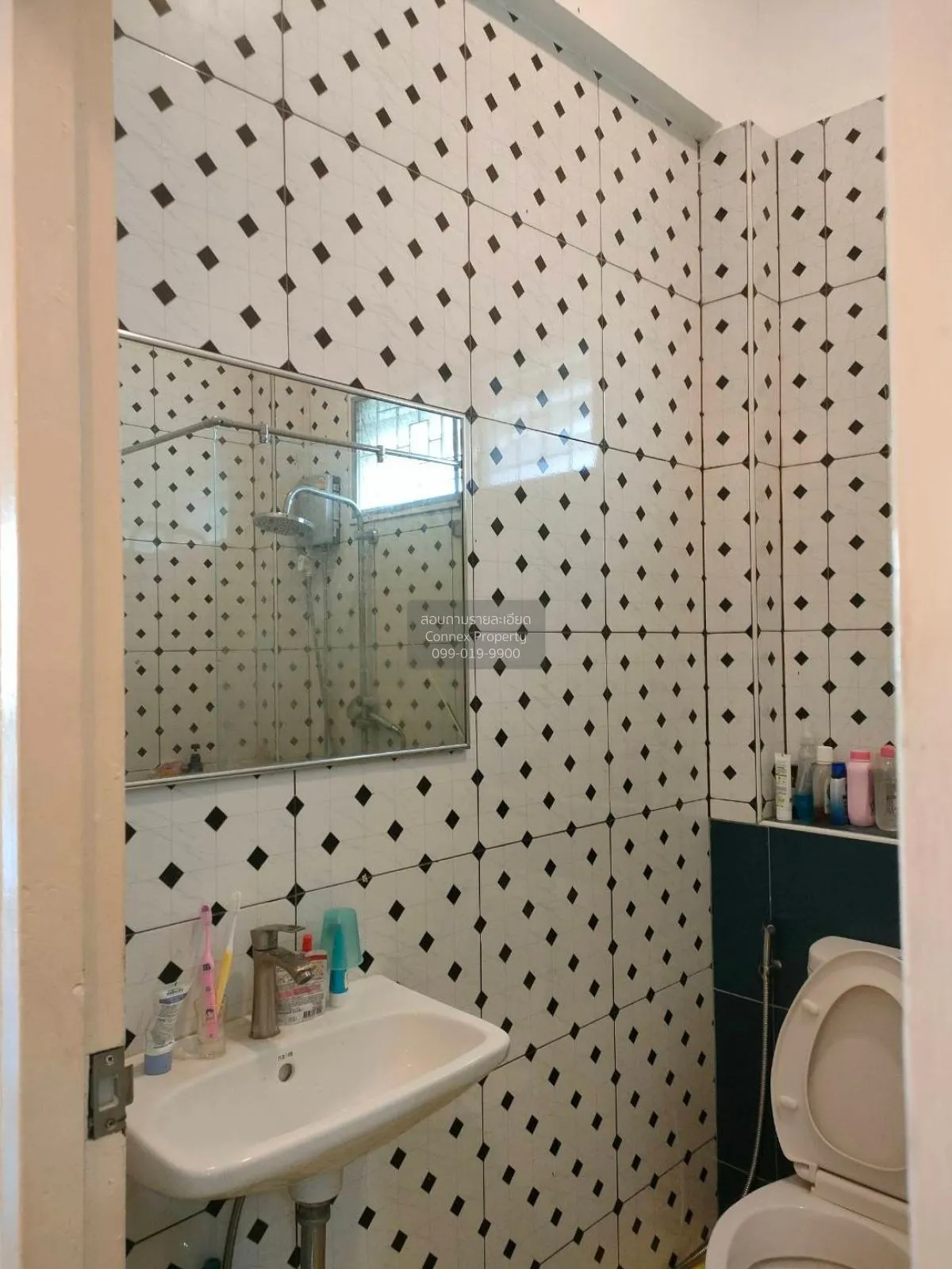 For Sale Townhouse/Townhome  , Santhat Thanee  , corner unit , Th