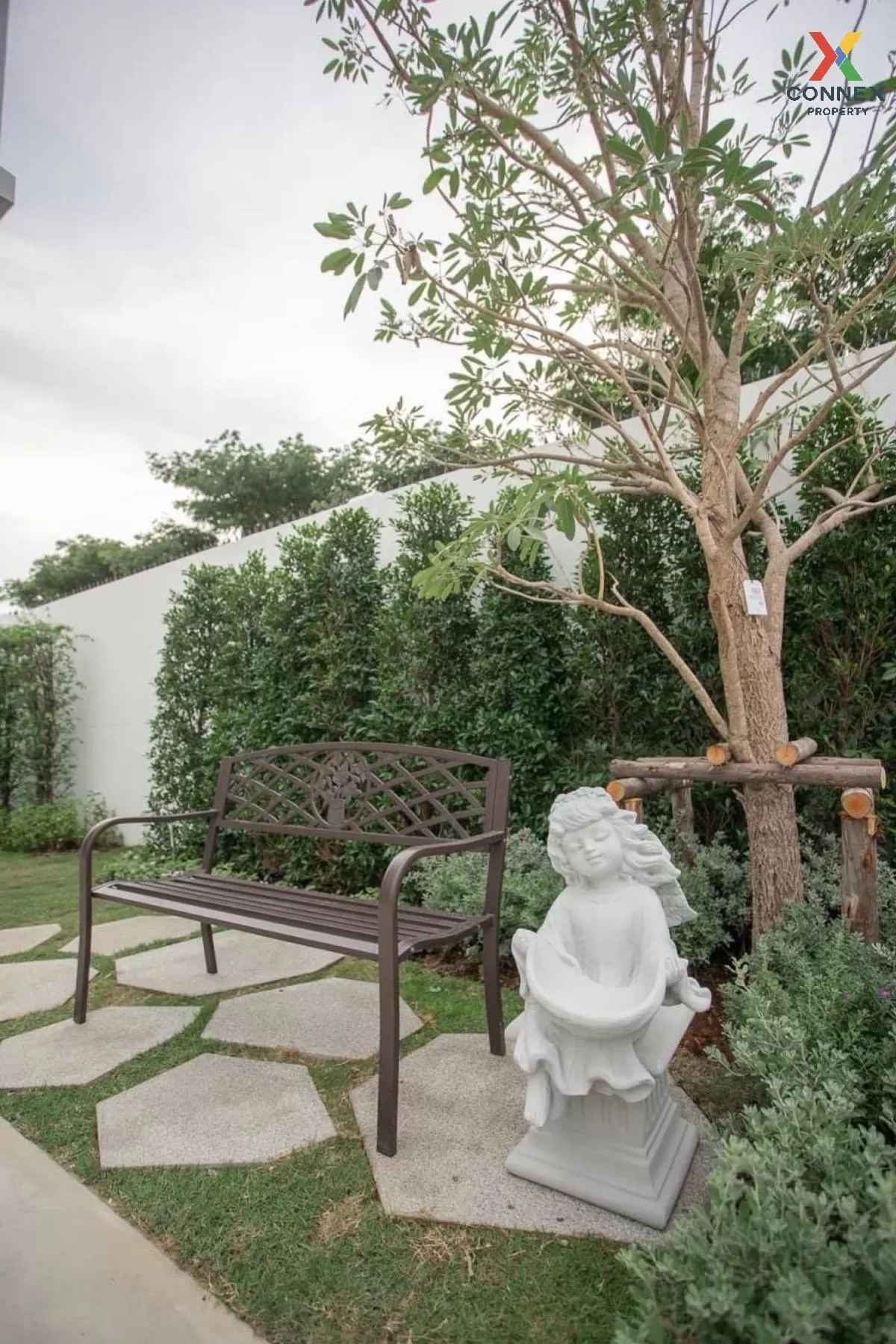 For Sale Townhouse/Townhome  , Indy 5 Bangna Km.7 , corner unit ,