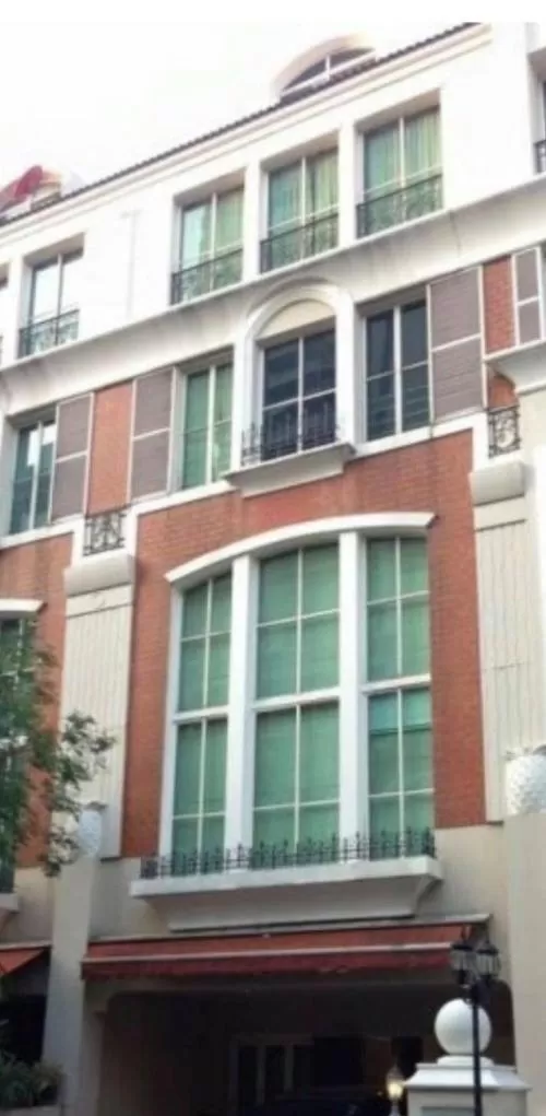 ขายทาวน์เฮ้าส์/ทาวน์โฮม  บ้านกลางกรุง ทองหล่อ BTS-ทองหล่อ คลองตันเหนือ เขต วัฒนา กรุงเทพ CX-83949