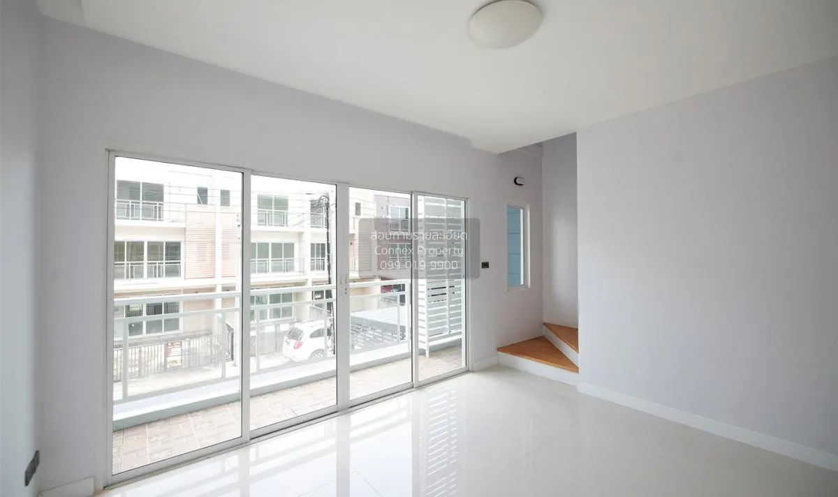 ขายทาวน์เฮ้าส์/ทาวน์โฮม  ดีลักซ์ ทาวน์ เลียบทางด่วน-รามอินทรา ท่า 4