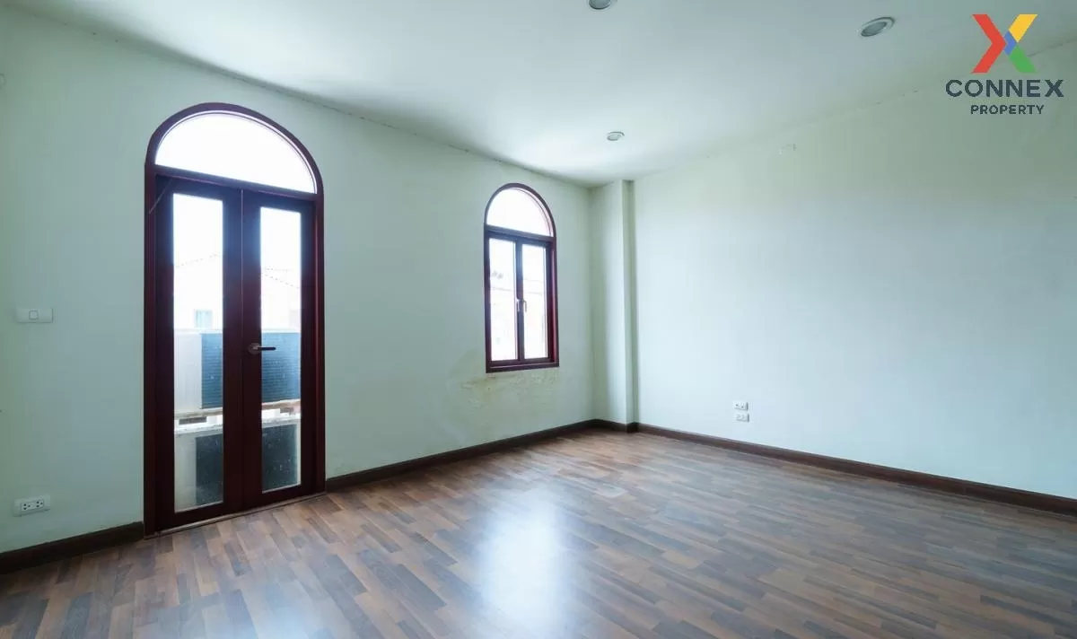 ขายอาคารพาณิชย์  เวนิส ดิ ไอริส ท่าแร้ง เขต บางเขน กรุงเทพ CX-840