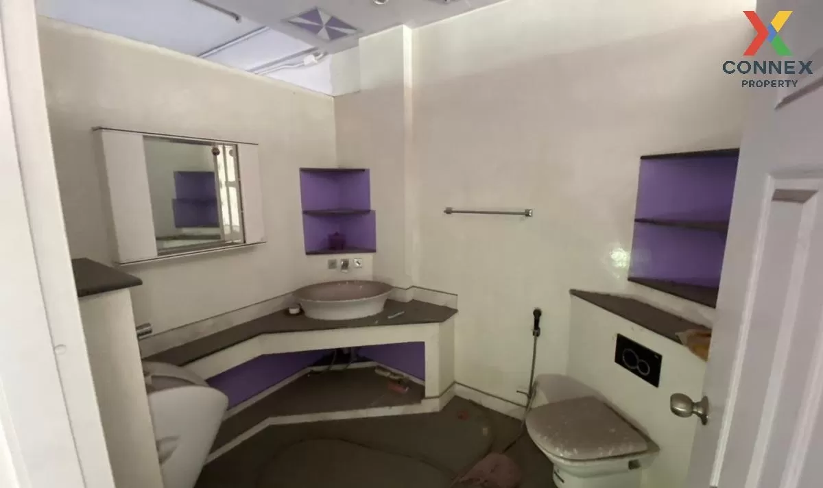 ขายอาคารพาณิชย์ 4 ชั้น 28 ตร.ว. รามอินทรา 61 ท่าแร้ง เขต บางเขน ก