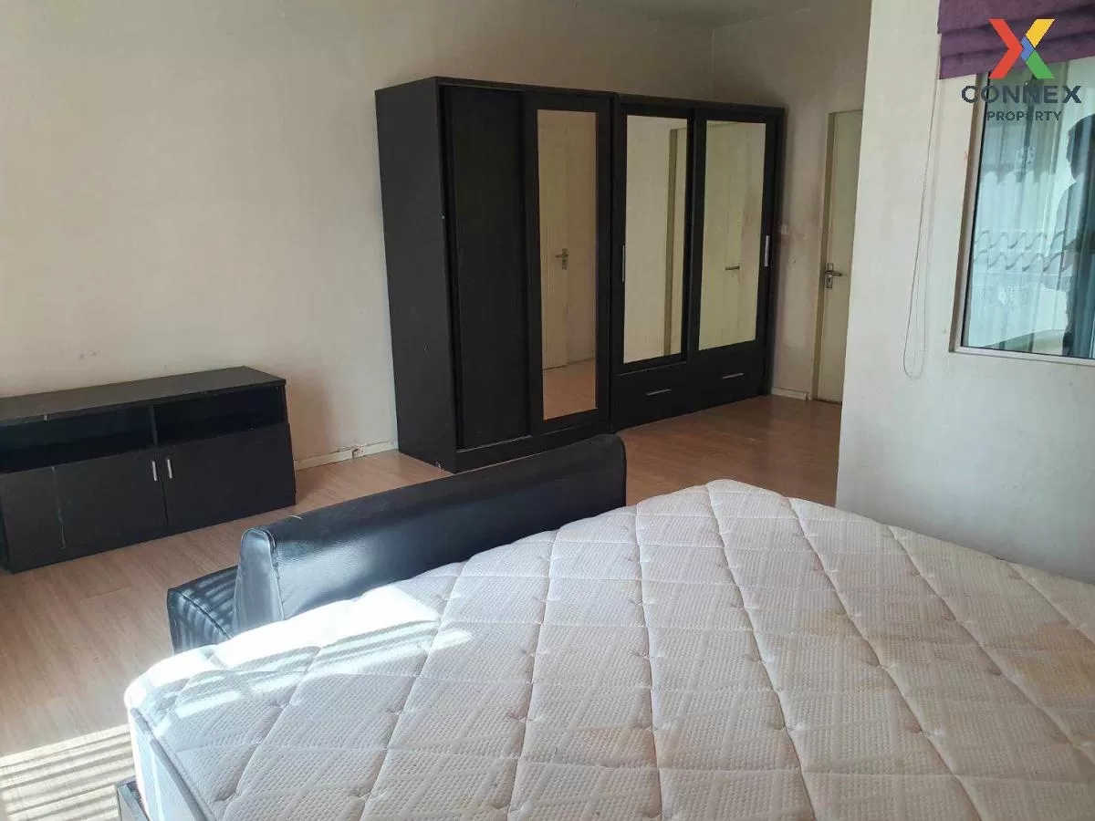 For Sale Townhouse/Townhome  , BAAN KLANG MUANG CHOKCHAI 4 , Lat 