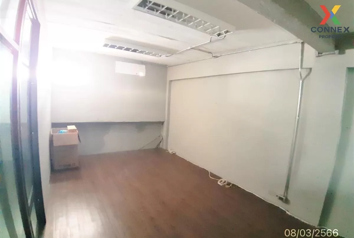 ขายอาคารพาณิชย์ 3 ชั้น 3 คูหา ซอย ในหมู่บ้าน บางใหญ่ บางใหญ่ นนทบ