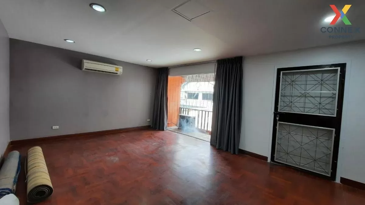 ขายทาวน์เฮ้าส์/ทาวน์โฮม  วราธรวิลล์ พัฒนาการ 44 สวนหลวง เขต สวนหล 3