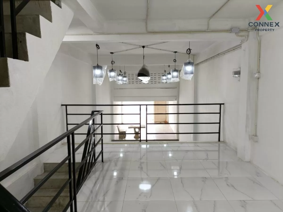 For Sale Commercial building , 4 storey, Bangkok - Pathum Thani , 4