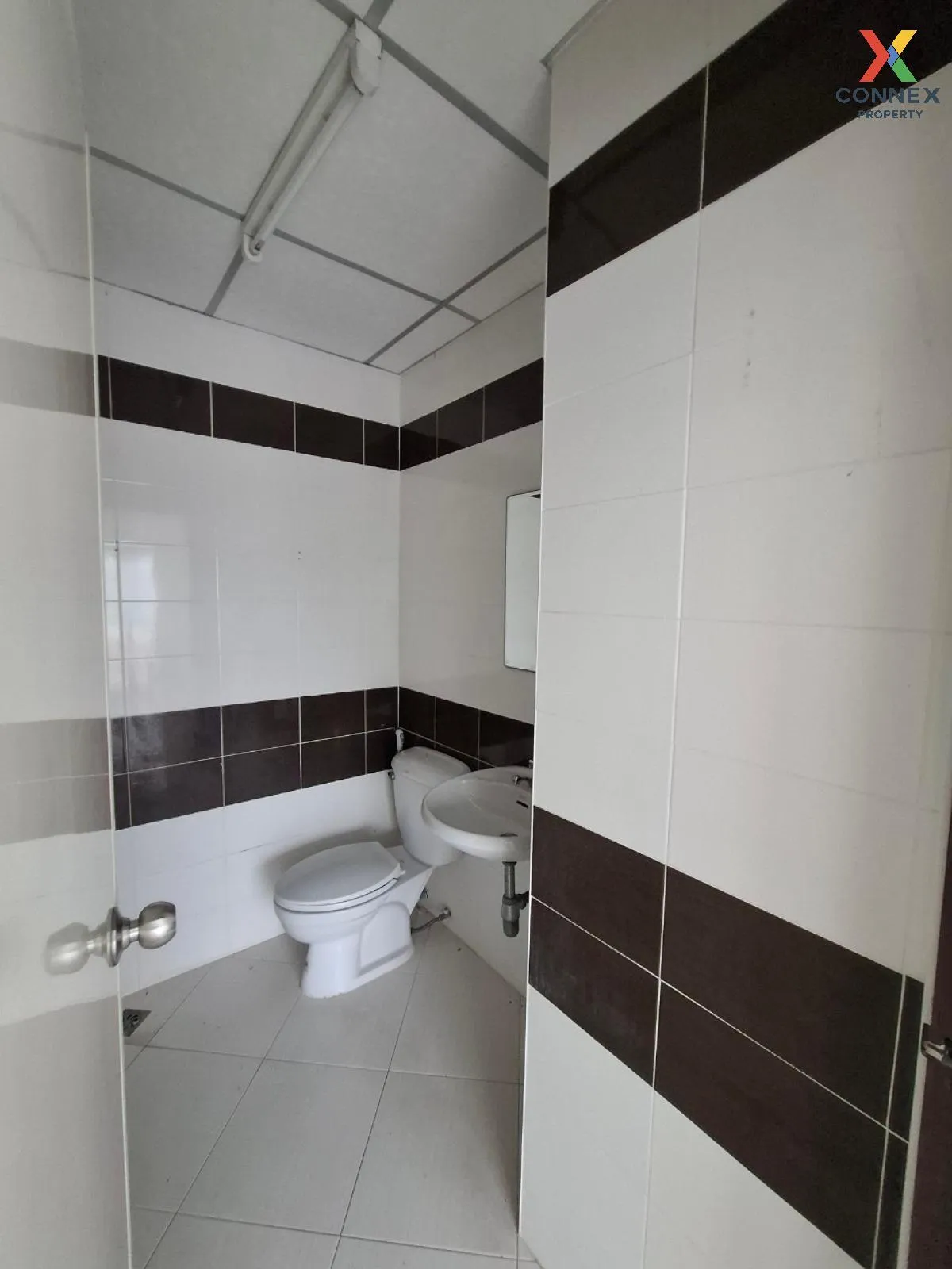 For Sale Commercial building, 4 storey, Pornthep Garden Ville Ban For Sale Commercial building, 4 storey, Pornthep Garden Ville Ban