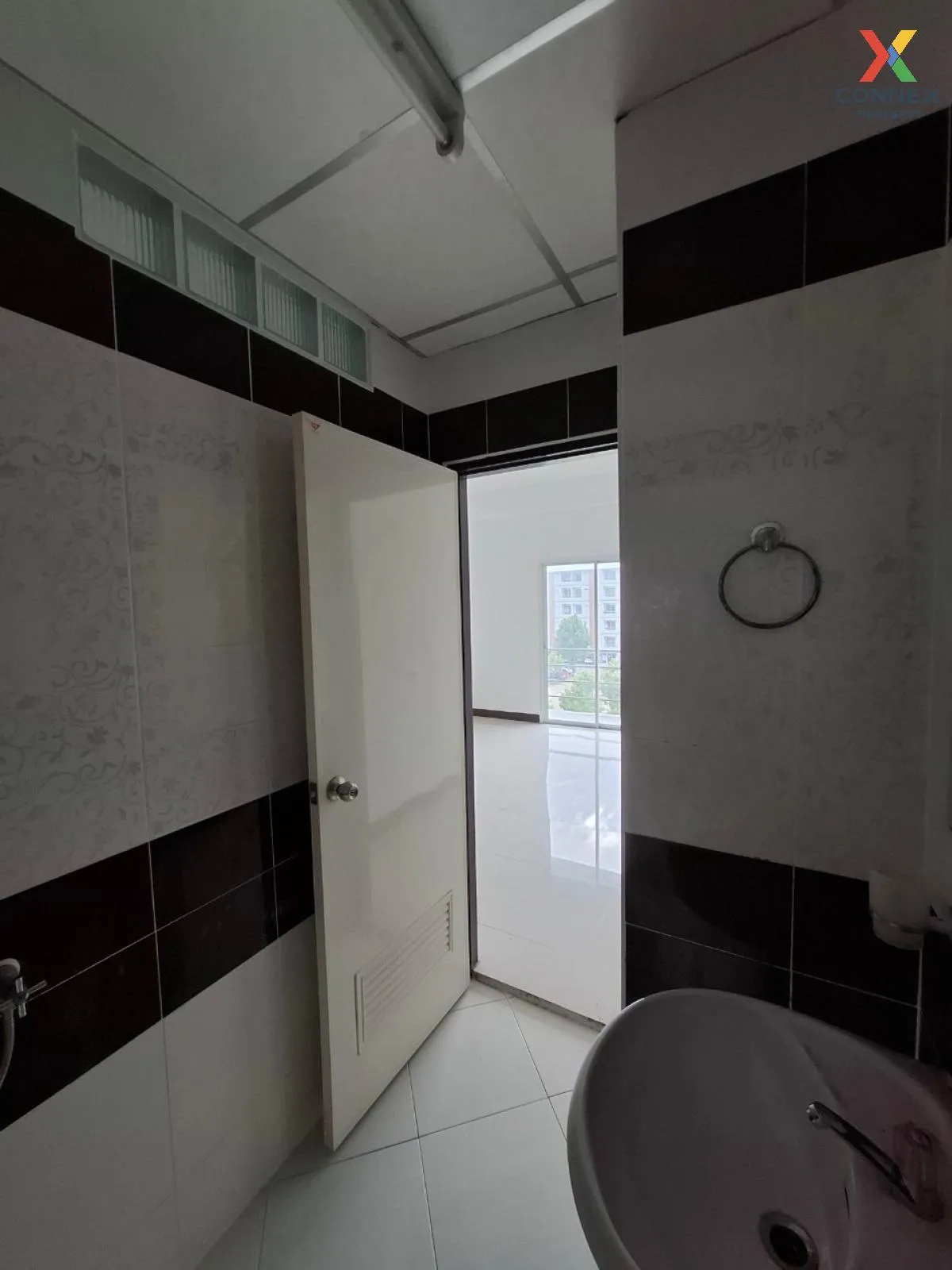 For Sale Commercial building, 4 storey, Pornthep Garden Ville Ban For Sale Commercial building, 4 storey, Pornthep Garden Ville Ban