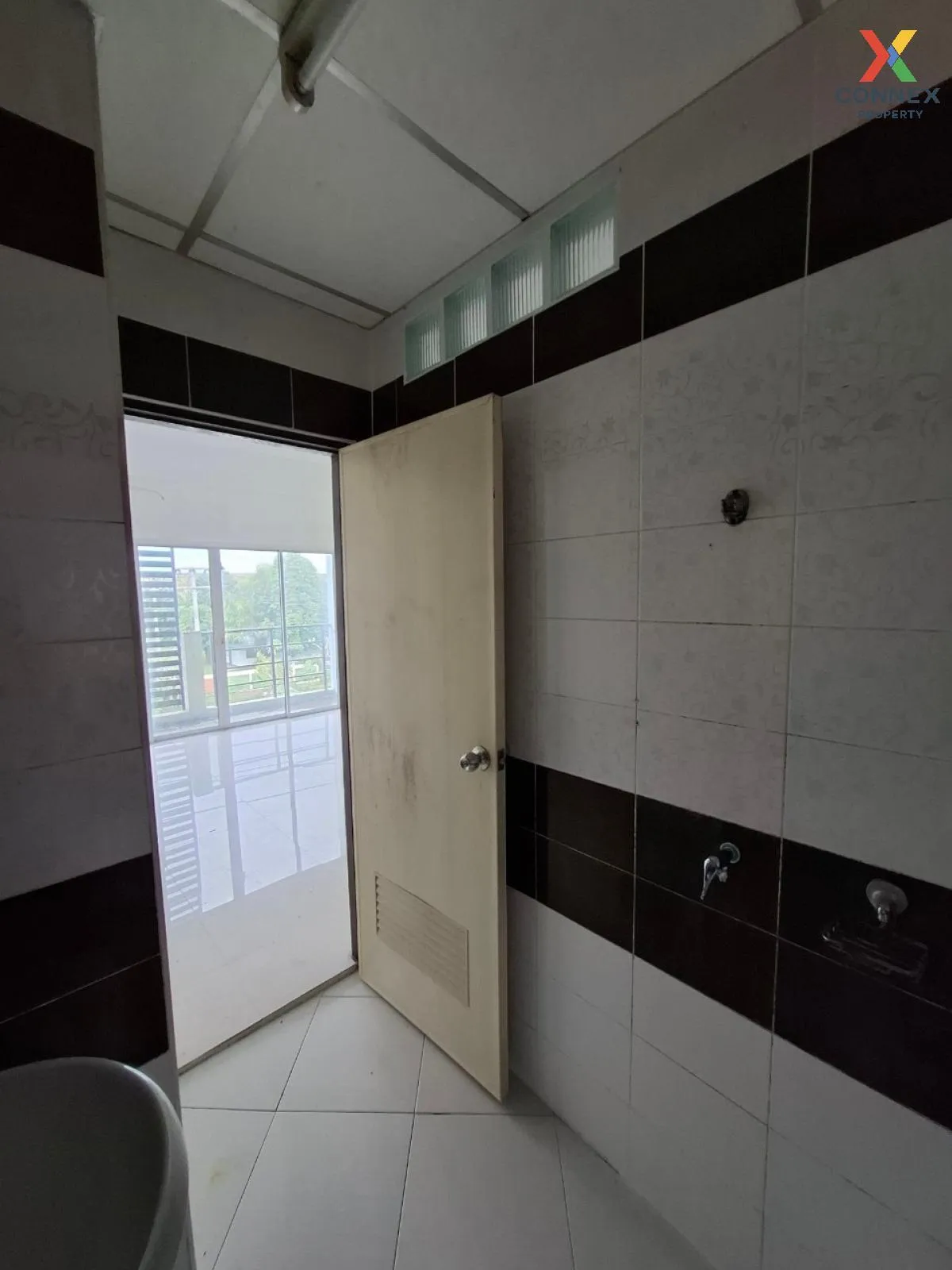 For Sale Commercial building, 4 storey, Pornthep Garden Ville Ban For Sale Commercial building, 4 storey, Pornthep Garden Ville Ban