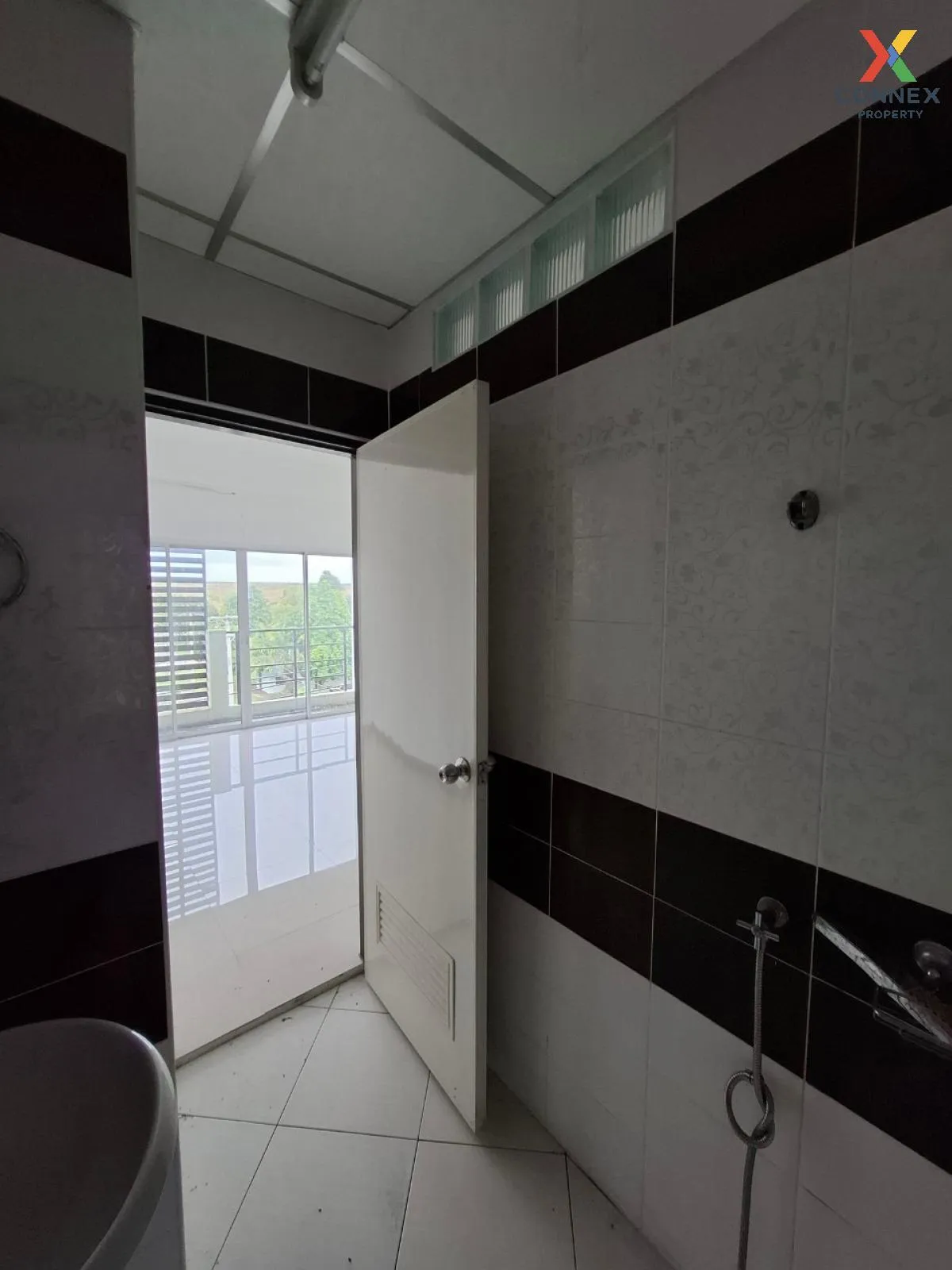 For Sale Commercial building, 4 storey, Pornthep Garden Ville Ban For Sale Commercial building, 4 storey, Pornthep Garden Ville Ban