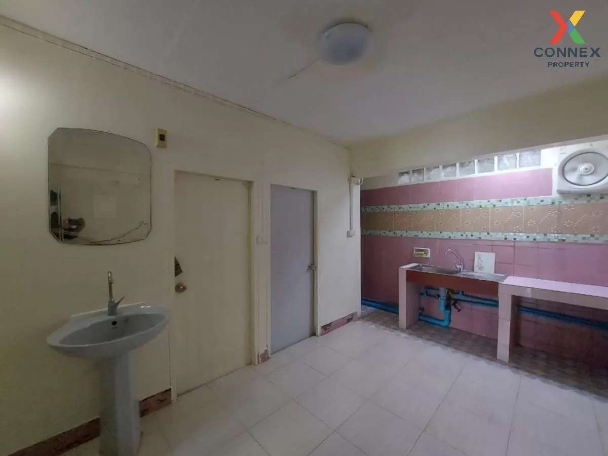 For Sale Commercial building at Thana intersection , Bang Krabao 