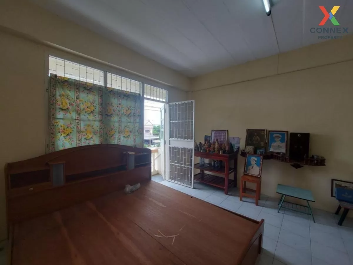 For Sale Commercial building at Thana intersection , Bang Krabao 