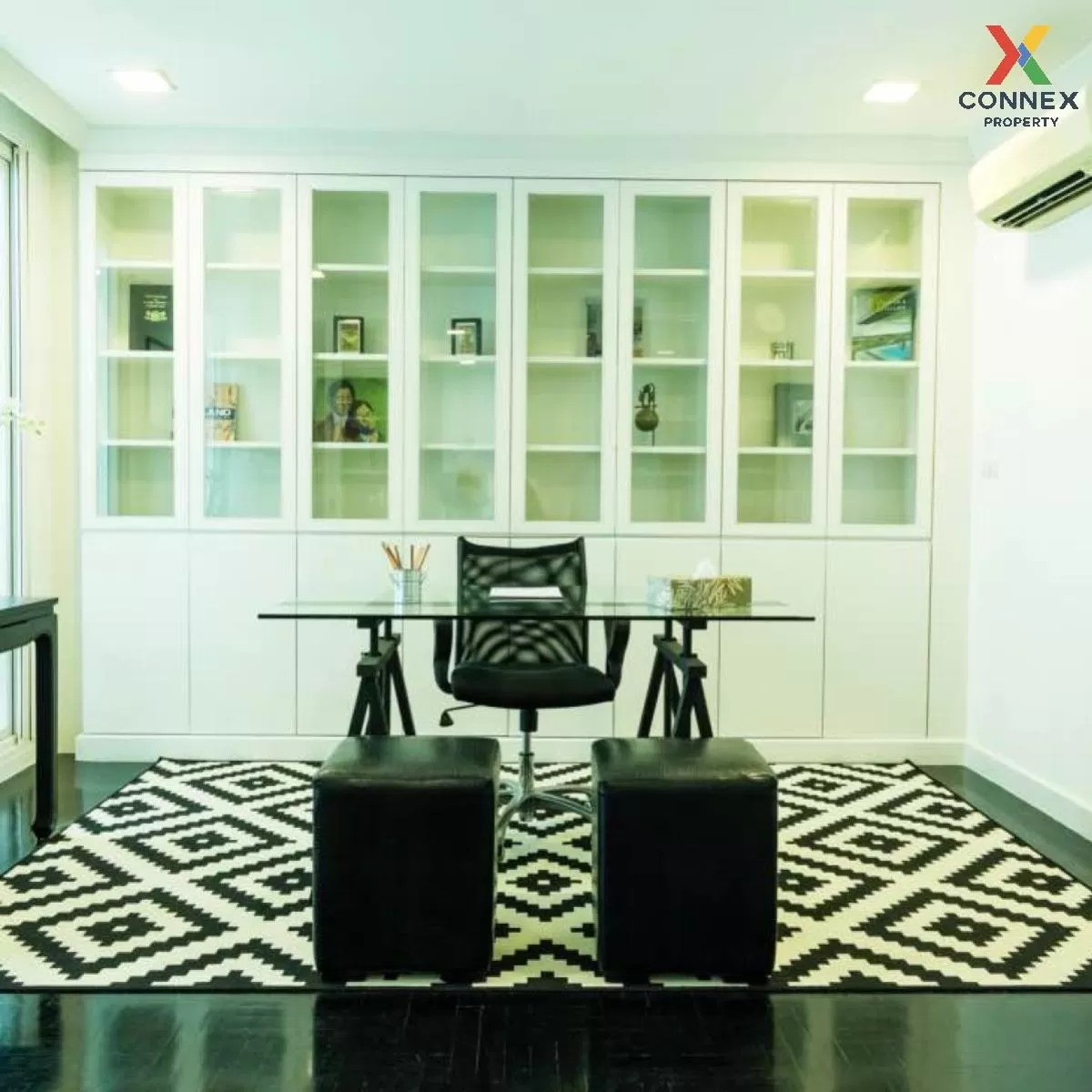 For Sale townhome, 2 storey, soi  Ruamrudee , Lumpini , Pathum Wa