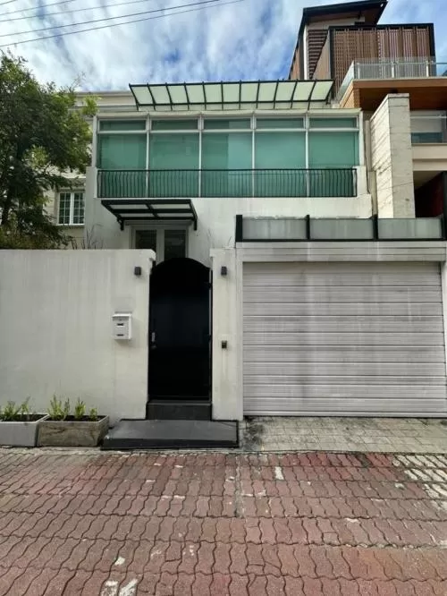 For Sale townhome, 2 storey, soi  Ruamrudee , Lumpini , Pathum Wan , Bangkok , CX-85473