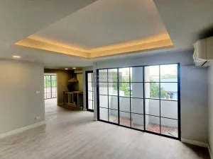 For Sale Condo , Sun Palace Condominium , Bang Kapi , Huai Khwang , Bangkok , CX-85595