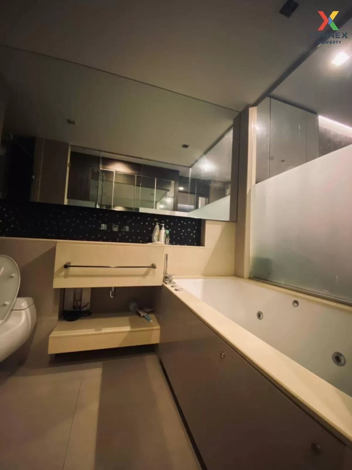 เช่าคอนโด  ดิ แอดเดรส อโศก MRT-เพชรบุรี มักกะสัน เขต ราชเทวี กรุง