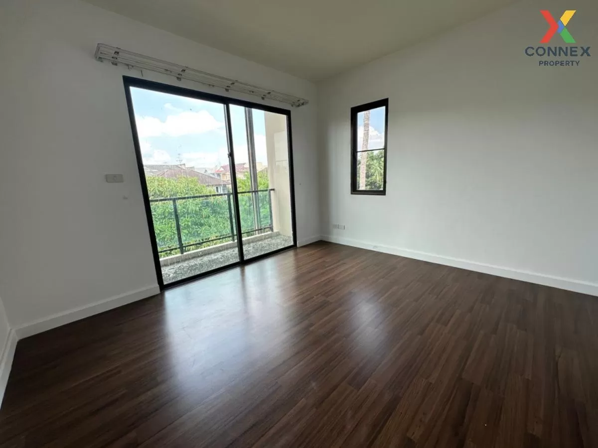 For Sale Townhouse/Townhome  ,  TOWN AVENUE RAMA 2 SOI 30 , corne