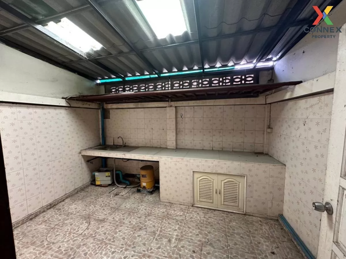 For Sale Commercial building, Phra Nakhon Si Ayutthaya , wide fro