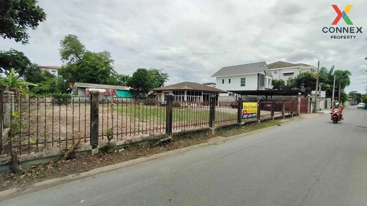 For Sale land with buildings, Soi Lat Phrao 122, yaek 9 Bangkok , 1