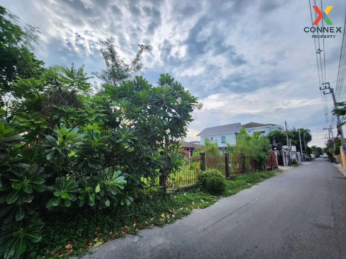 For Sale land with buildings, Soi Lat Phrao 122, yaek 9 Bangkok , 2