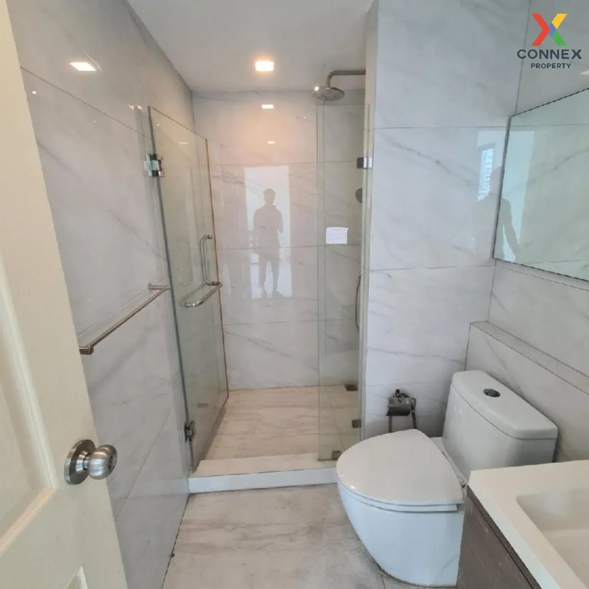 ขายคอนโด  ดิ เอซ เอกมัย BTS-พระโขนง คลองตันเหนือ เขต วัฒนา กรุงเท