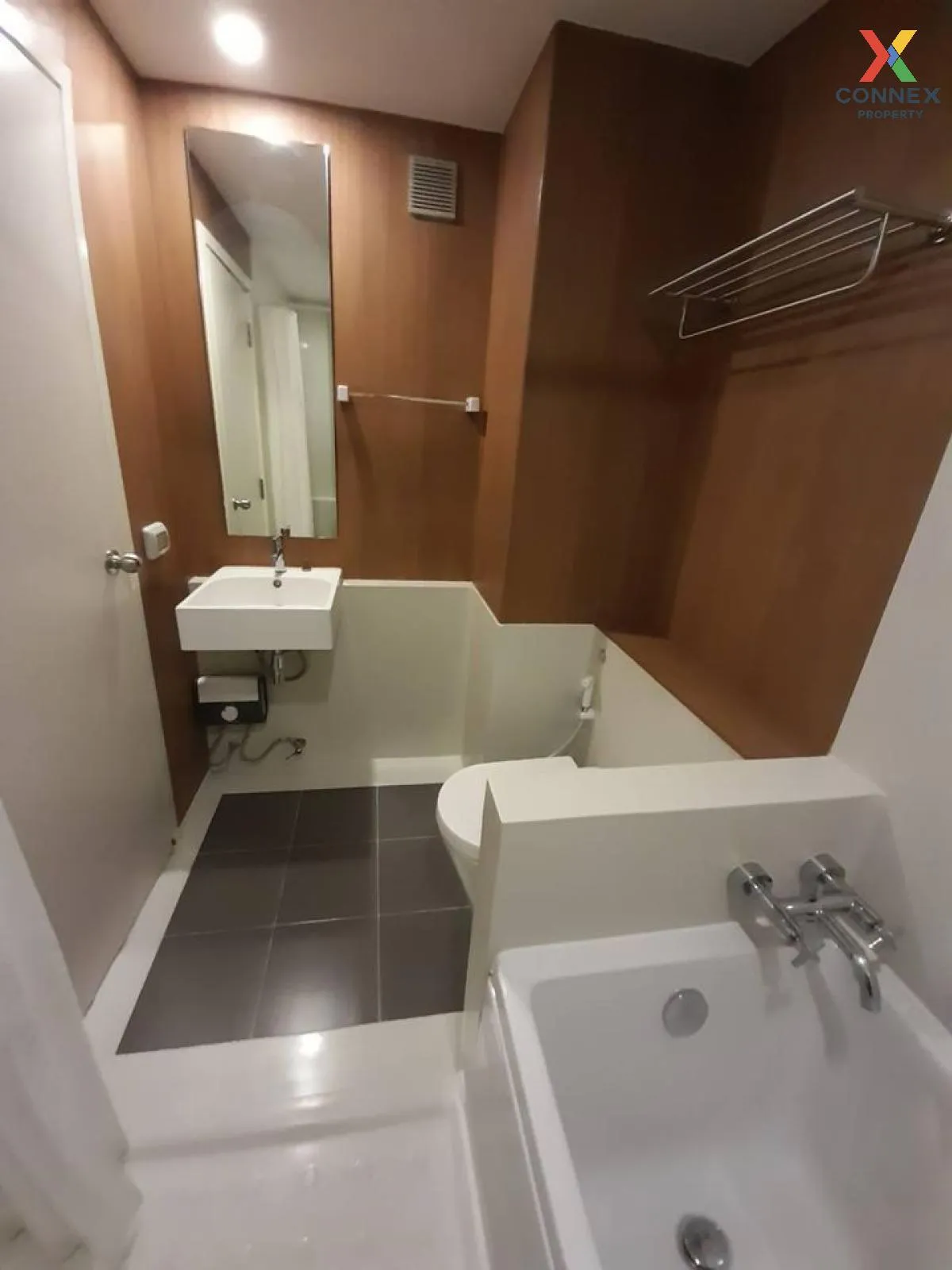 เช่าคอนโด  บลอสซั่ม คอนโด แอท สาทร - เจริญราษฎร์ BTS-สุรศักดิ์ ทุ