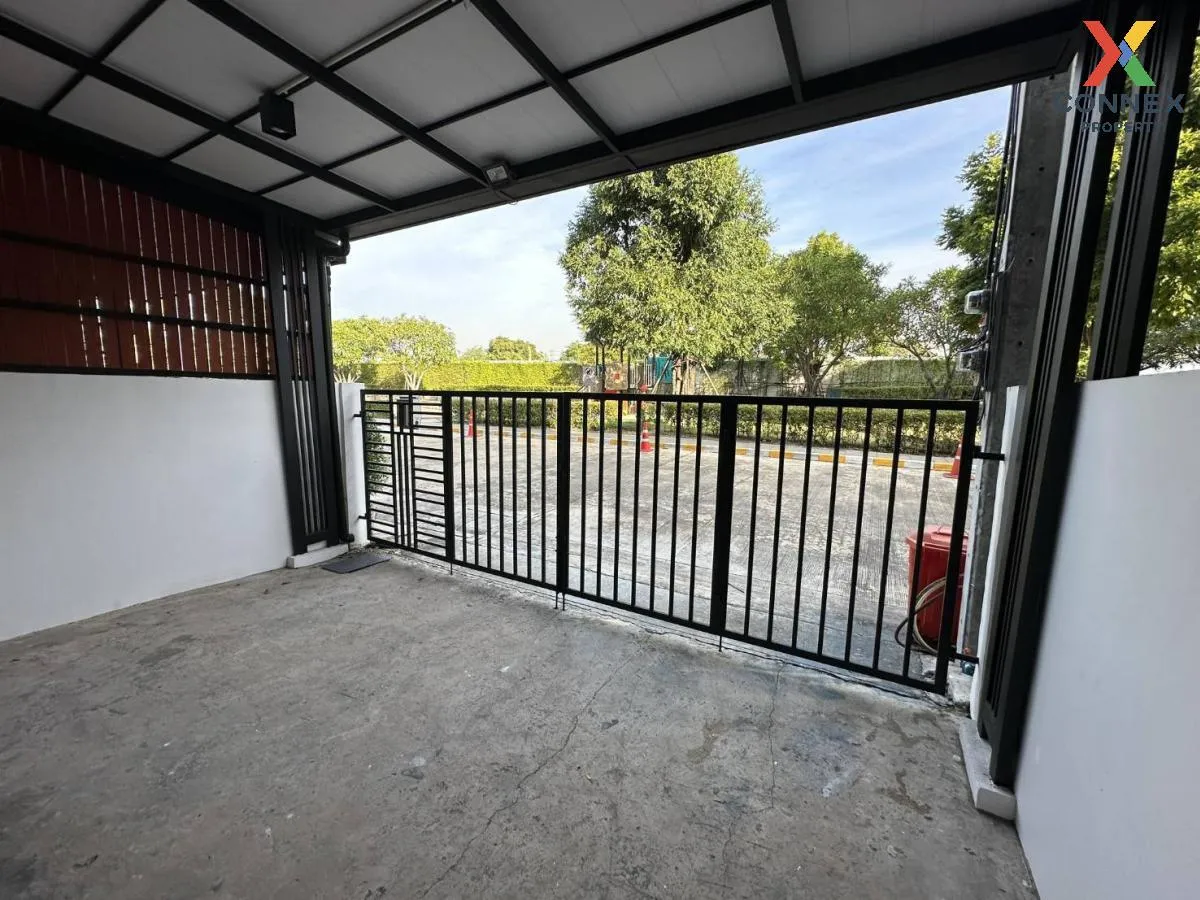 For Rent Townhouse/Townhome  , Bless Town Srinakarin - Namdang ,  2