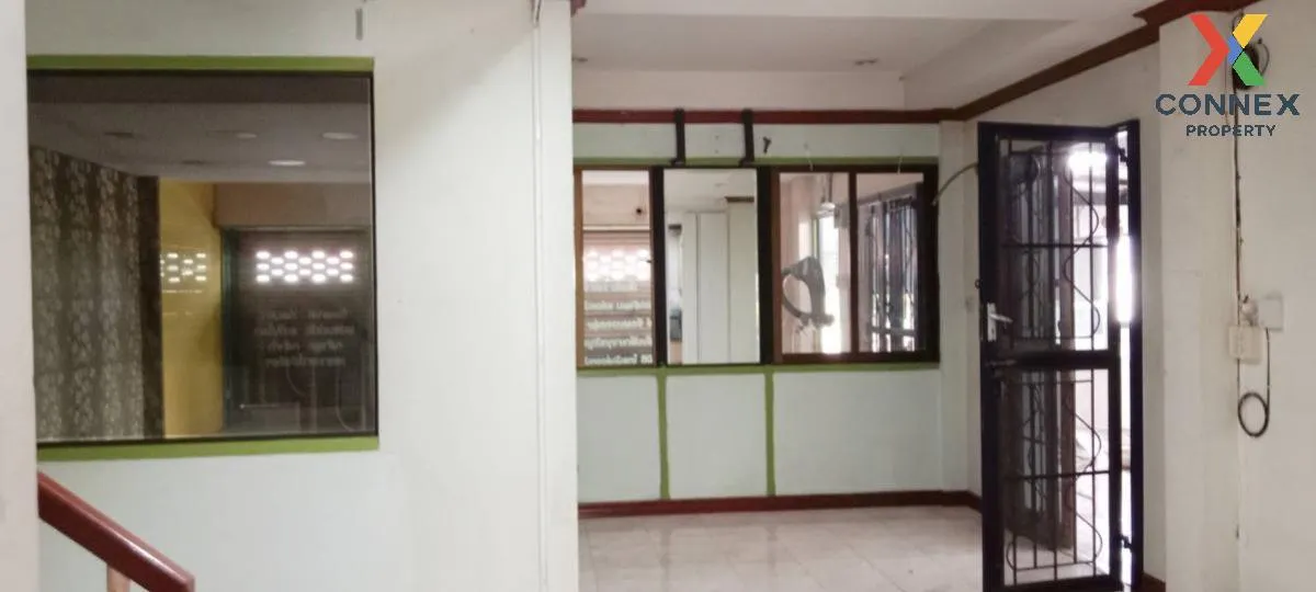 For Sale 2-storey townhouse , Ngamkhet-Asia Road , Uthai , Phra N For Sale 2-storey townhouse , Ngamkhet-Asia Road , Uthai , Phra N