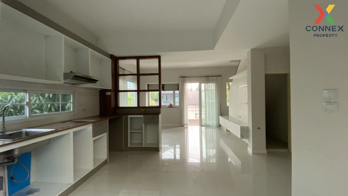For Sale Townhouse/Townhome  , Indy Rangsit-Klong 2 , nice view ,