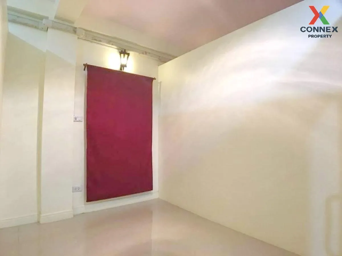 For Sale Commercial Building , Sai 4 Square , Krathum Lom , Sam P