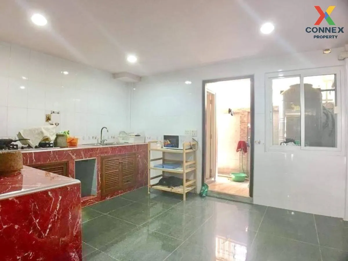 For Sale Commercial Building , Sai 4 Square , Krathum Lom , Sam P