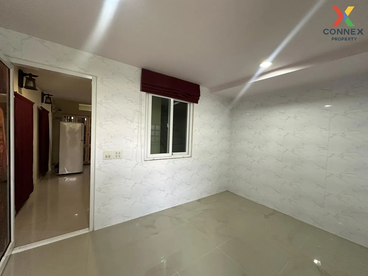 For Sale Commercial Building , Sai 4 Square , Krathum Lom , Sam P