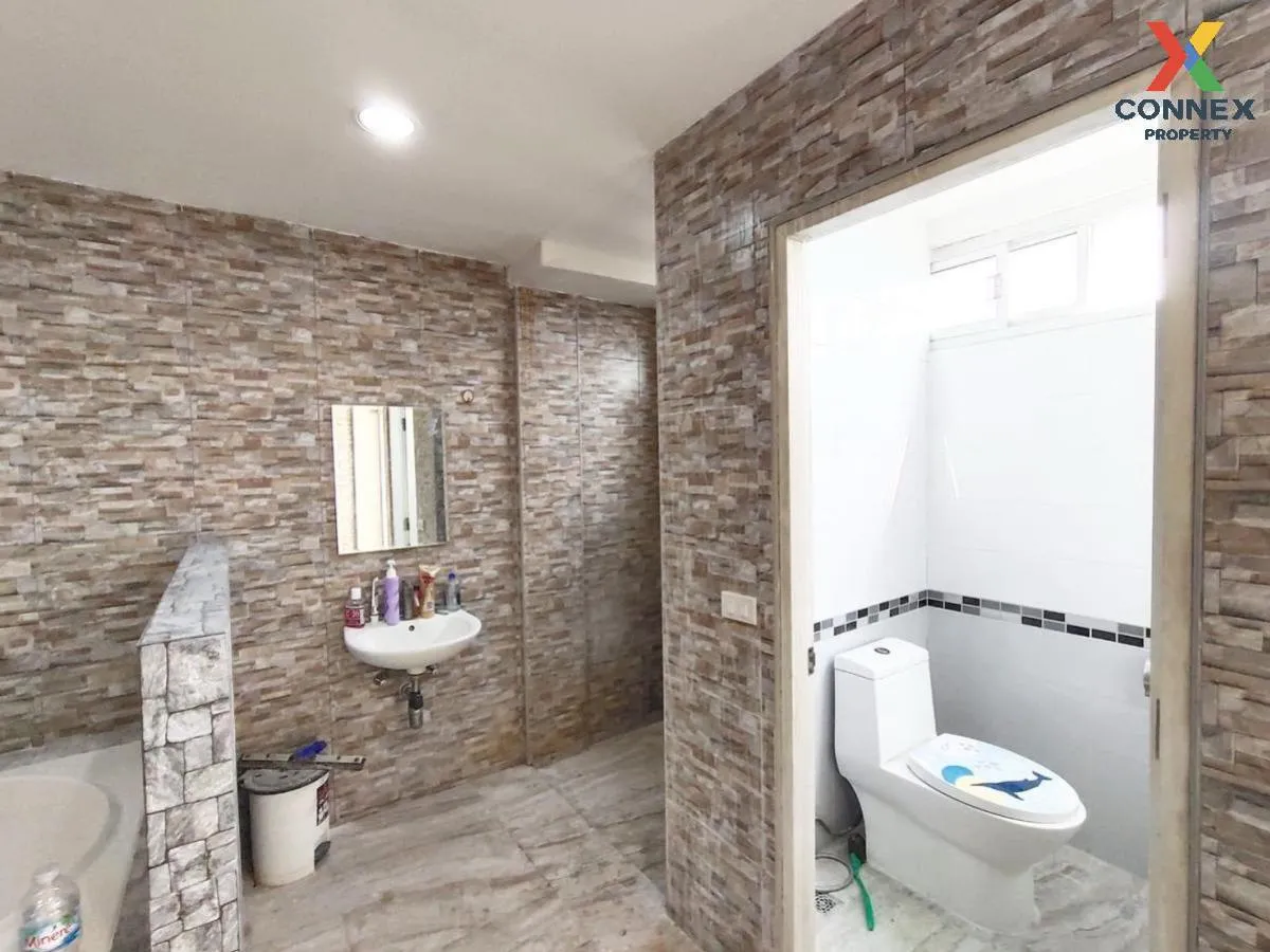 For Sale Commercial Building , Sai 4 Square , Krathum Lom , Sam P