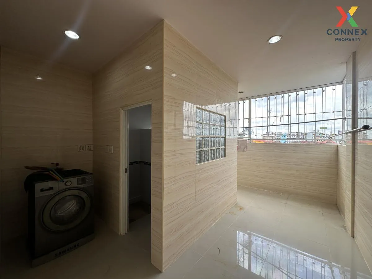 For Sale Commercial Building , Sai 4 Square , Krathum Lom , Sam P