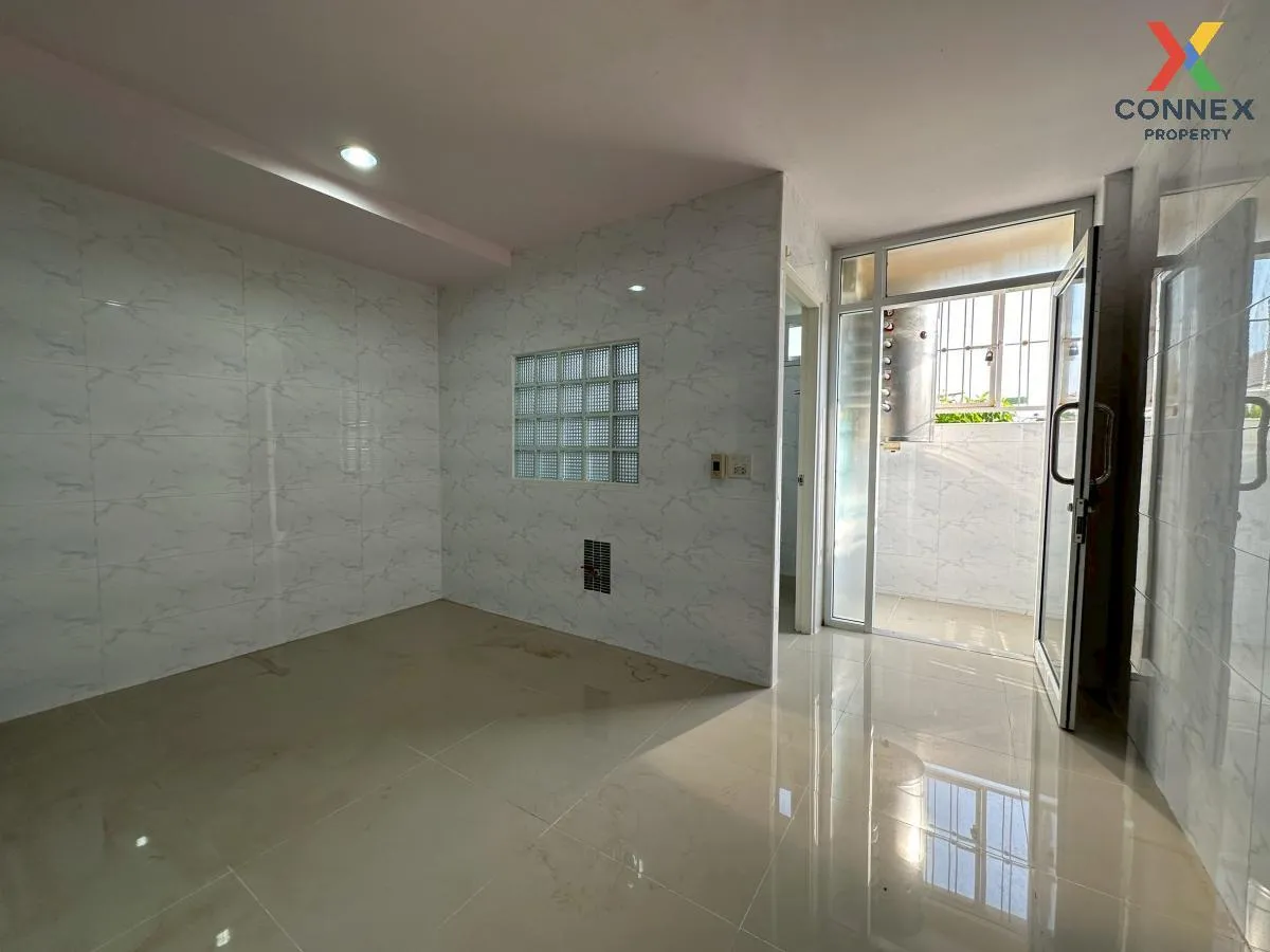 For Sale Commercial Building , Sai 4 Square , Krathum Lom , Sam P