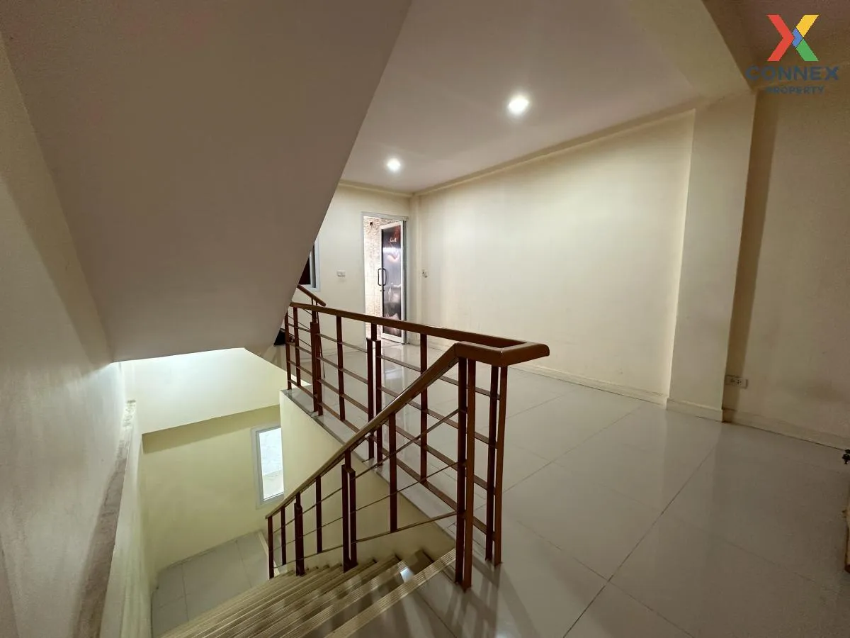 For Sale Commercial Building , Sai 4 Square , Krathum Lom , Sam P