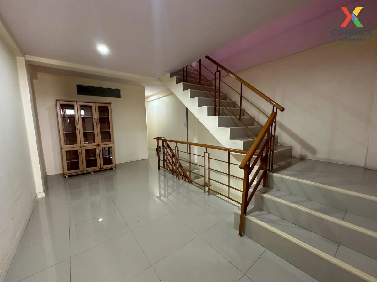 For Sale Commercial Building , Sai 4 Square , Krathum Lom , Sam P