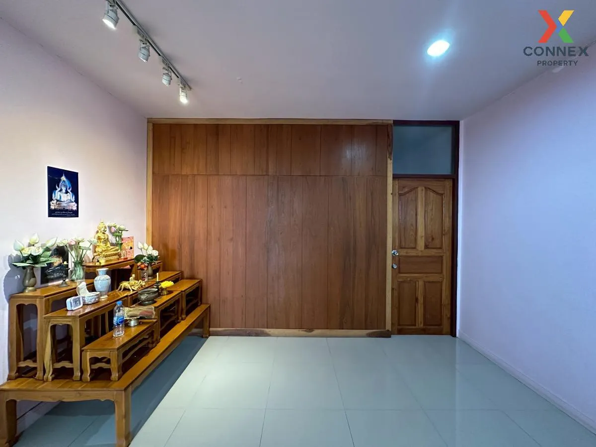 For Sale Commercial Building , Sai 4 Square , Krathum Lom , Sam P