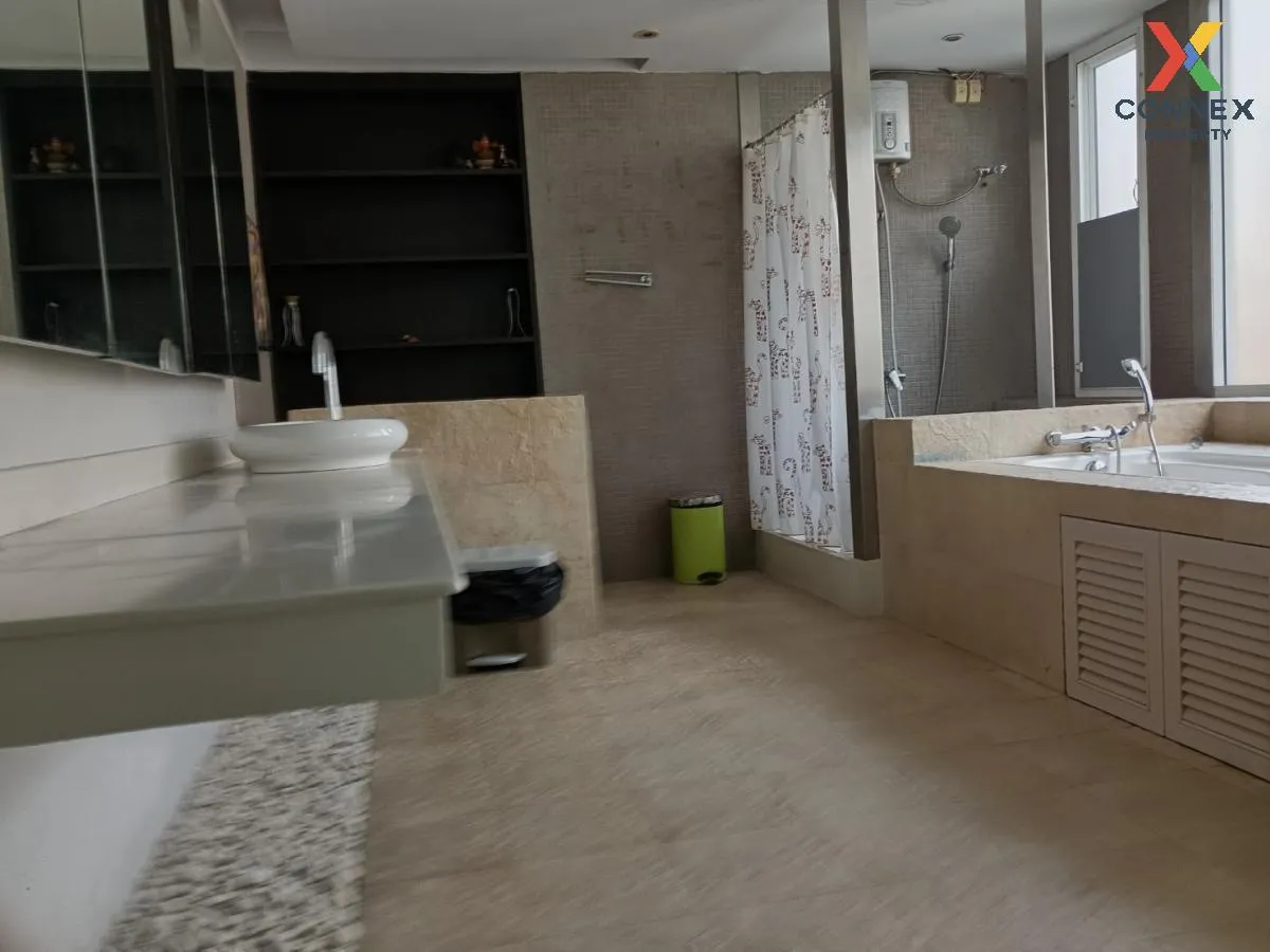 For Sale Commercial Building 4 storey Huai Kwang , Sam Saen Nok , For Sale Commercial Building 4 storey Huai Kwang , Sam Saen Nok ,