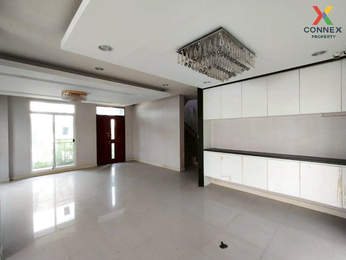 ขายบ้าน  บางกอก บูเลอวาร์ด ปิ่นเกล้า-เพชรเกษม หน้ากว้าง กระทุ่มล้