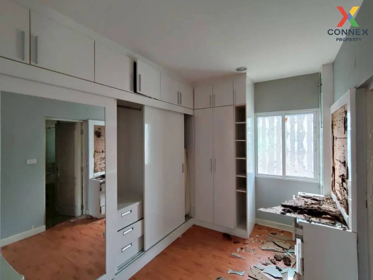 ขายบ้าน  บางกอก บูเลอวาร์ด ปิ่นเกล้า-เพชรเกษม หน้ากว้าง กระทุ่มล้