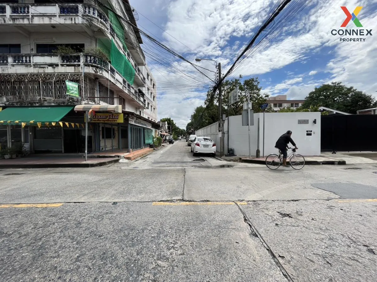 ขายอาคารพาณิชย์ 4.5 ชั้น 3 คูหา มีดาดฟ้า ซอยงามวงศ์วาน 43 ทุ่งสอง 3